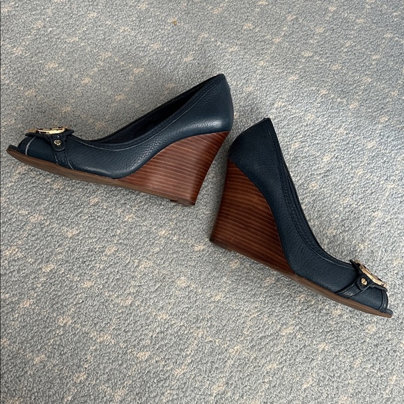 Tory Burch Navy Leather Peep-Toe Heels with Gold Logo Medallions - Picture 2 of 3